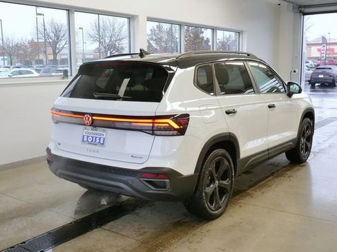 New 2026 Volkswagen Taos SE image 6