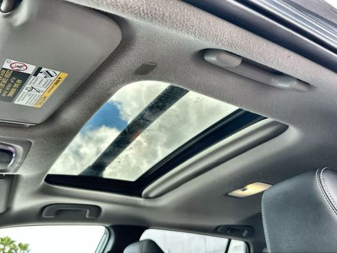 Used 2022 Toyota Corolla Cross XLE image 28