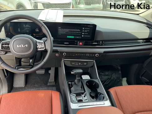 New 2026 Kia Carnival EX FWD image 13