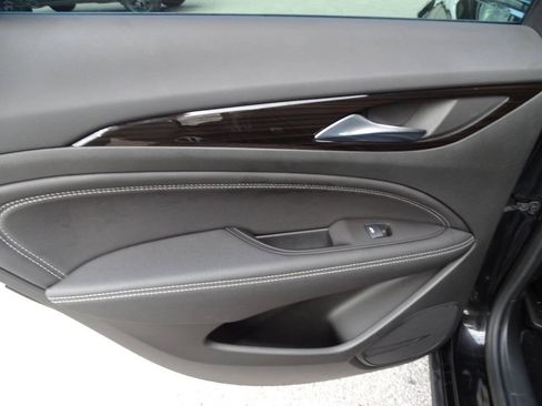 Used 2019 Buick Regal Preferred w/ Driver Confidence Package I FWD image 32