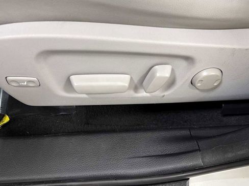 Used 2017 Toyota Highlander XLE image 14