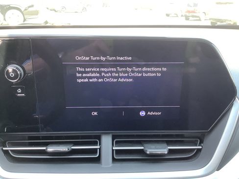 Used 2024 Chevrolet Trax RS w/ Sunroof Package image 16