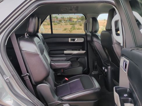 Used 2023 Ford Explorer Limited image 31