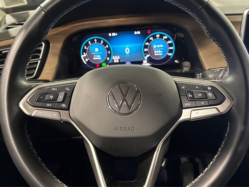 Used 2025 Volkswagen Atlas SE image 22