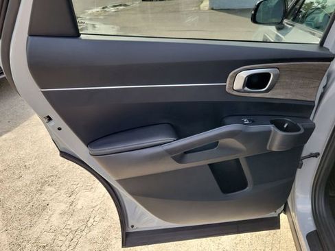 Used 2023 Kia Sorento EX w/ Panoramic Sunroof Package image 30