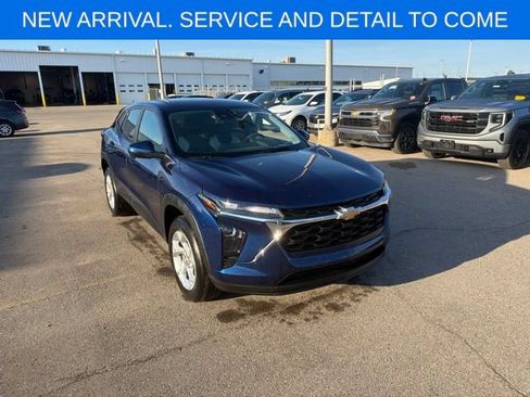 Used 2024 Chevrolet Trax LS w/ LS Convenience Package FWD image 5