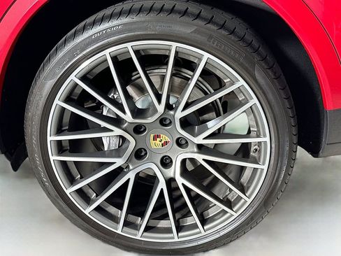 Used 2022 Porsche Cayenne Coupe image 34