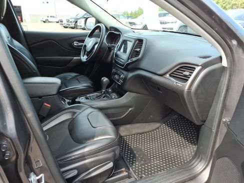 Used 2020 Jeep Cherokee Latitude Plus w/ Cold Weather Group AWD/4WD image 19
