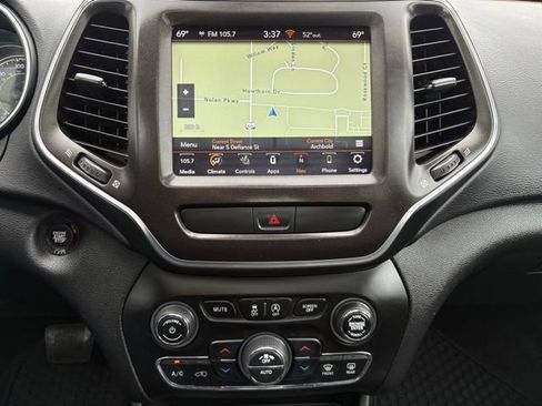 Used 2022 Jeep Cherokee Trailhawk w/ Trailhawk Elite Value Package AWD/4WD image 29