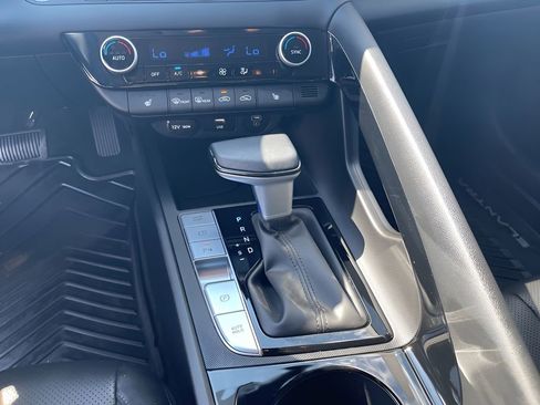 Used 2024 Hyundai Elantra Limited image 19