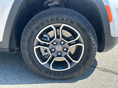 Used 2023 Jeep Grand Cherokee Trailhawk w/ Advanced Protech Group II AWD/4WD image 15