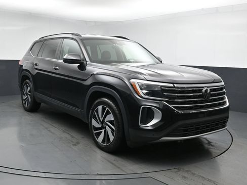 Used 2024 Volkswagen Atlas SE AWD/4WD image 2