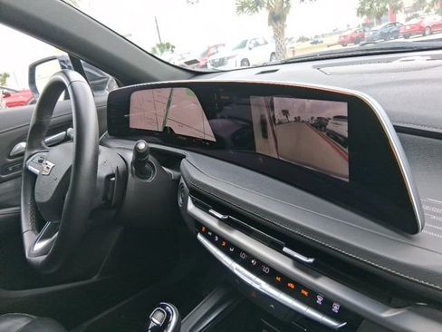 Used 2025 Cadillac XT4 Premium Luxury image 15