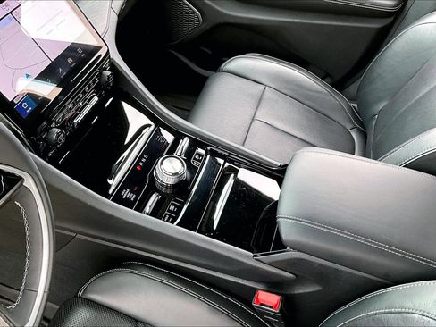 Used 2024 Jeep Grand Cherokee L Overland w/ Luxury Tech Group IV image 18