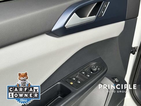 Certified 2023 Volkswagen Taos SE w/ Black Wheel Package image 12