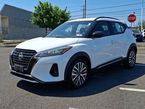 Used 2024 Nissan Kicks SR FWD image 3