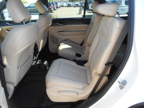 Used 2024 Jeep Grand Cherokee L Limited w/ Luxury Tech Group II AWD/4WD image 13