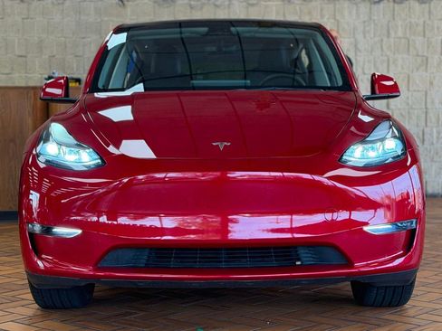 Used 2023 Tesla Model Y Long Range AWD/4WD image 3