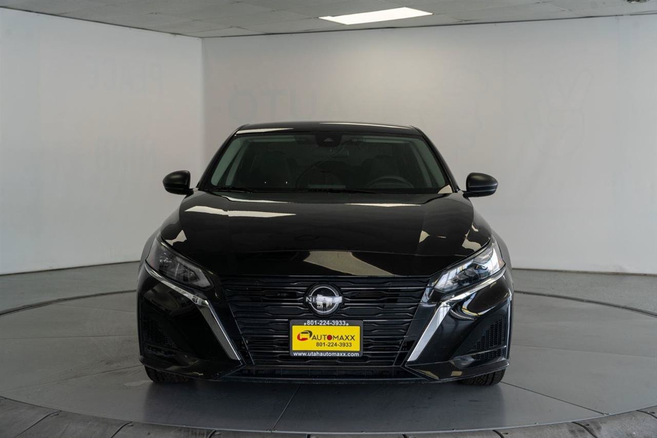 Used 2025 Nissan Altima 2.5 SV FWD image 2