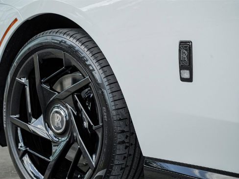 New 2025 Rolls-Royce Spectre Black Badge image 17