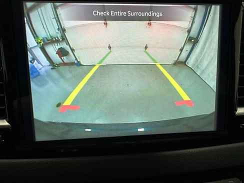 Used 2023 Chrysler Pacifica Touring-L image 36