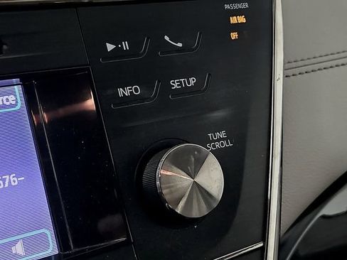 Used 2014 Toyota Avalon XLE image 26