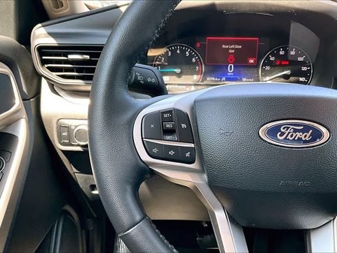 Used 2024 Ford Explorer XLT AWD/4WD image 24