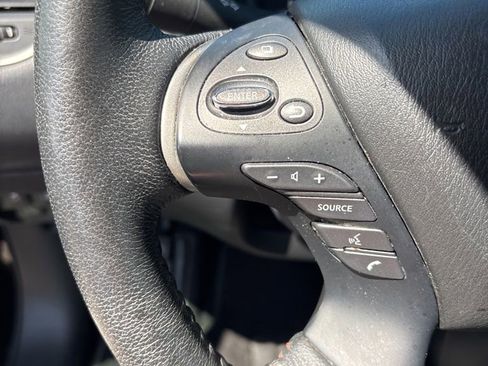 Used 2020 Nissan Pathfinder SL AWD/4WD image 19