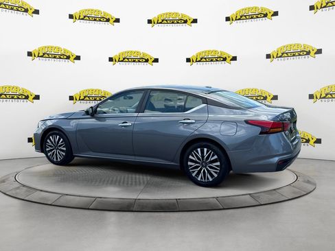 Used 2024 Nissan Altima 2.5 SV FWD image 3