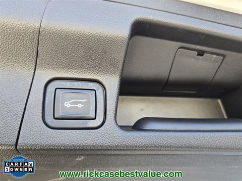 Used 2023 GMC Acadia SLT w/ Elevation Edition image 16