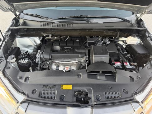 Used 2019 Toyota Highlander LE image 38