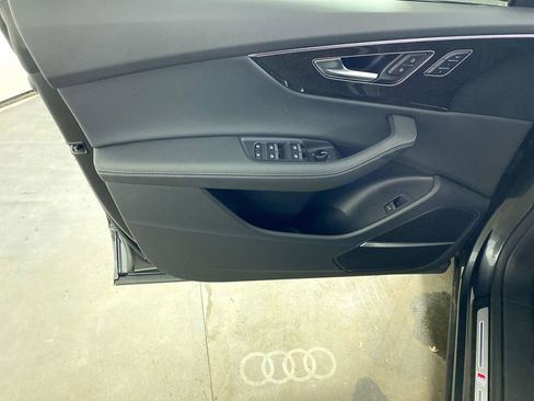 Used 2025 Audi Q8 Premium Plus w/ Premium Plus Package image 20