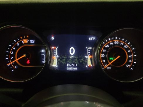 Used 2018 Jeep Wrangler Unlimited Sahara w/ Dual Top Group AWD/4WD image 23