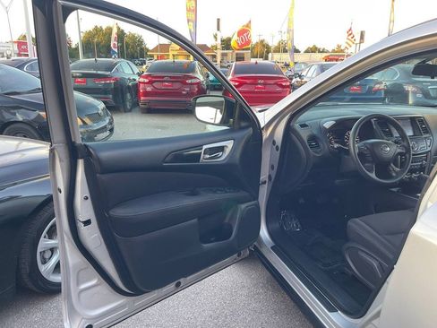 Used 2017 Nissan Pathfinder S image 8