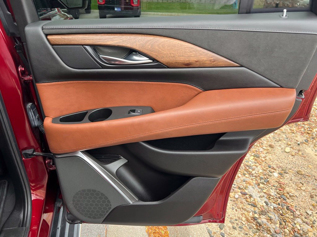 Used 2017 Cadillac Escalade Luxury AWD/4WD image 27