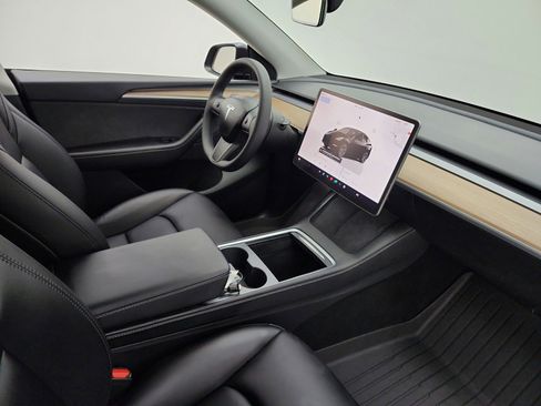 Used 2024 Tesla Model Y Long Range RWD image 17