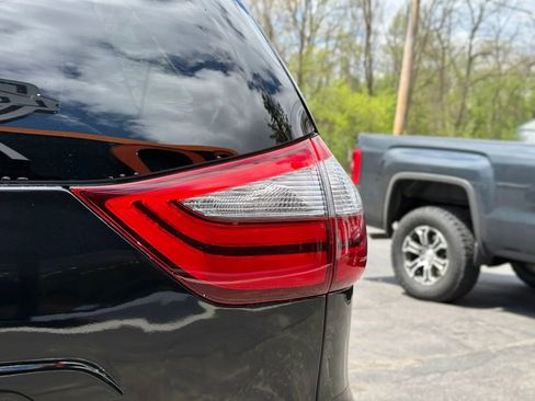 Used 2015 Toyota Sienna L FWD image 44