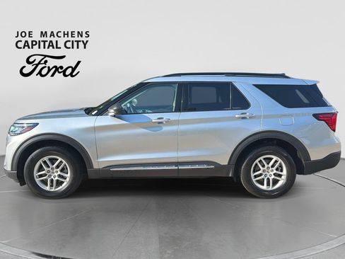 Used 2025 Ford Explorer Active AWD/4WD image 8