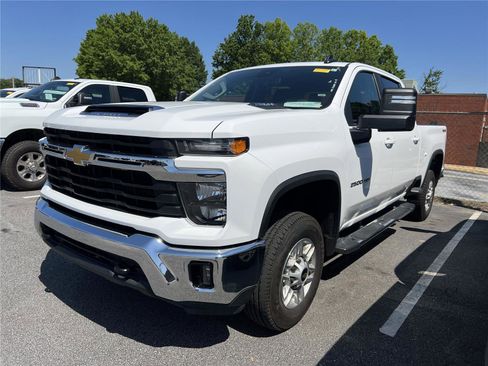 Used 2025 Chevrolet Silverado 2500 LT w/ Convenience Package AWD/4WD image 2
