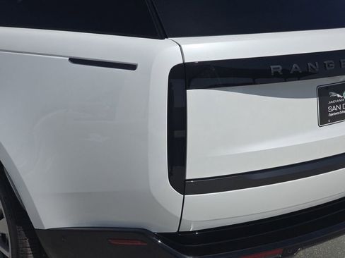 New 2026 Land Rover Range Rover Long Wheelbase SE AWD/4WD image 37