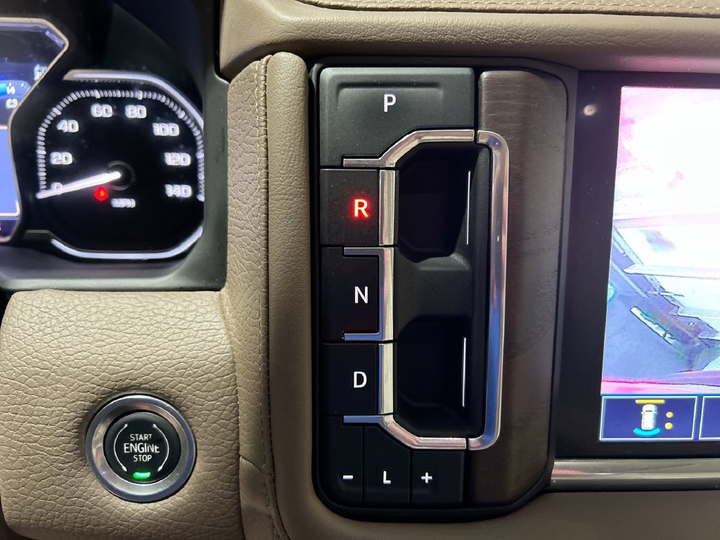 Used 2021 GMC Yukon Denali w/ Denali Premium Package AWD/4WD image 19
