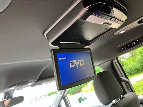 Used 2018 Chrysler Pacifica Touring Plus w/ S Appearance Package FWD image 22