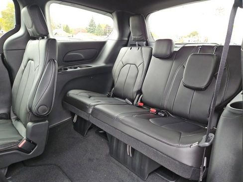 New 2026 Chrysler Pacifica Select image 19