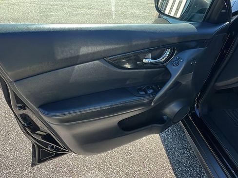 Used 2020 Nissan Rogue SL image 11