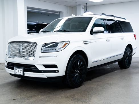 Used 2020 Lincoln Navigator L Reserve w/ Equipment Group 208A Reserve image 3