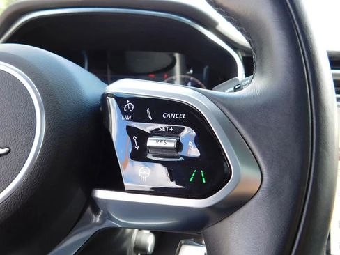 Used 2025 Jaguar F-PACE R-Dynamic S image 21