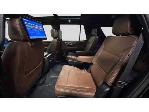 Used 2023 Chevrolet Tahoe High Country w/ Premium Package image 16