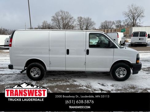 Used 2021 Chevrolet Express 2500 w/ Driver Convenience Package image 15