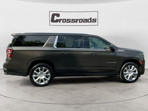 Used 2021 Chevrolet Suburban High Country w/ Premium Package AWD/4WD image 6