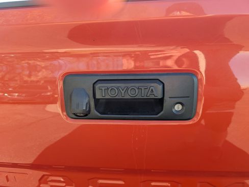 Used 2016 Toyota Tacoma TRD Off-Road w/ Towing Package image 13